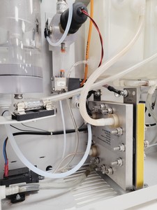 Thumbnail image of PEAK Scientific Hydrogen Gas Generator PH600 Lab