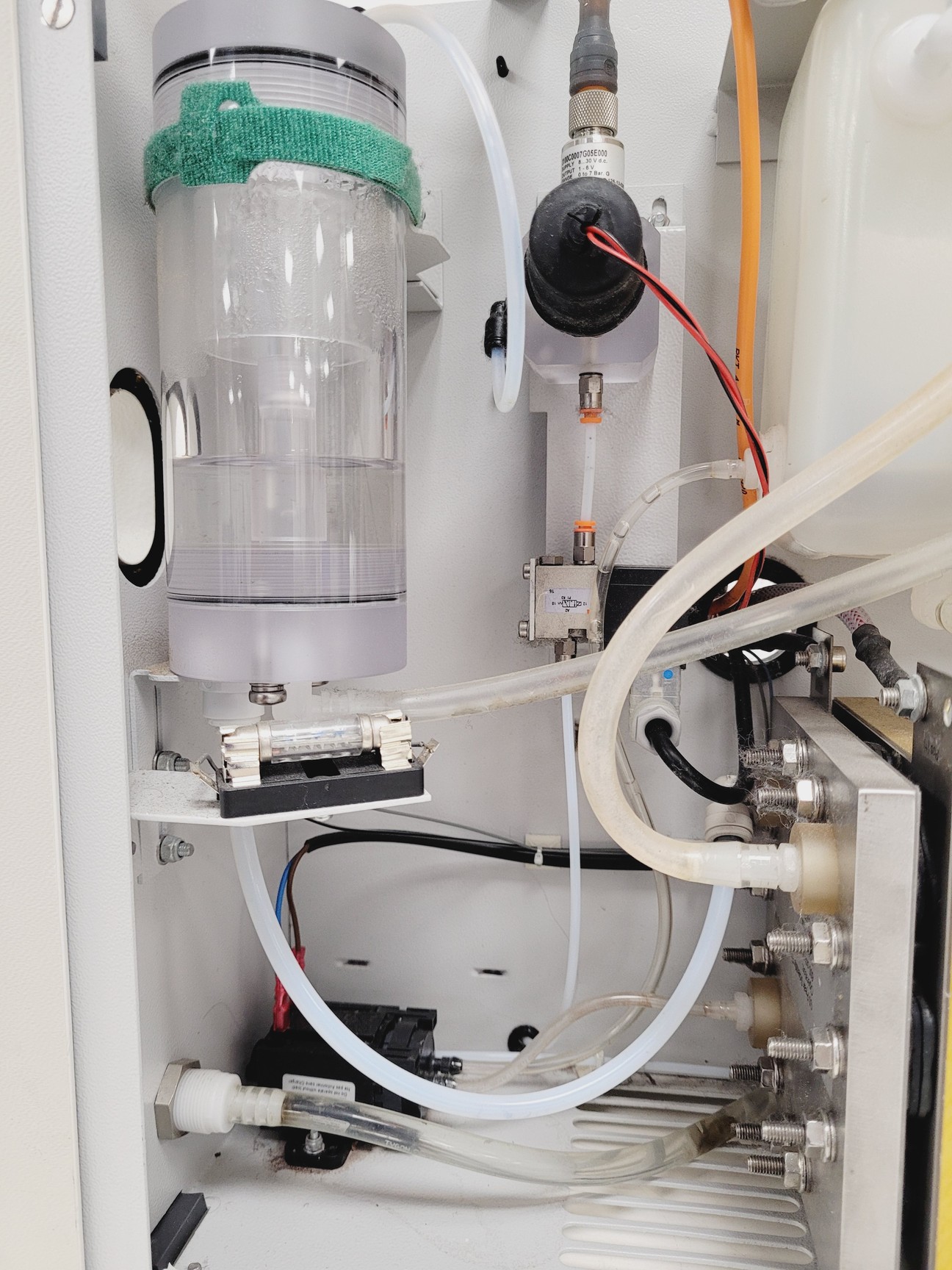 Image of PEAK Scientific Hydrogen Gas Generator PH600 Lab