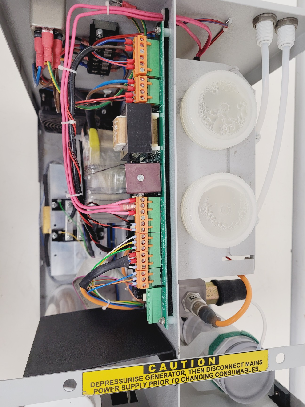 Image of PEAK Scientific Hydrogen Gas Generator PH600 Lab