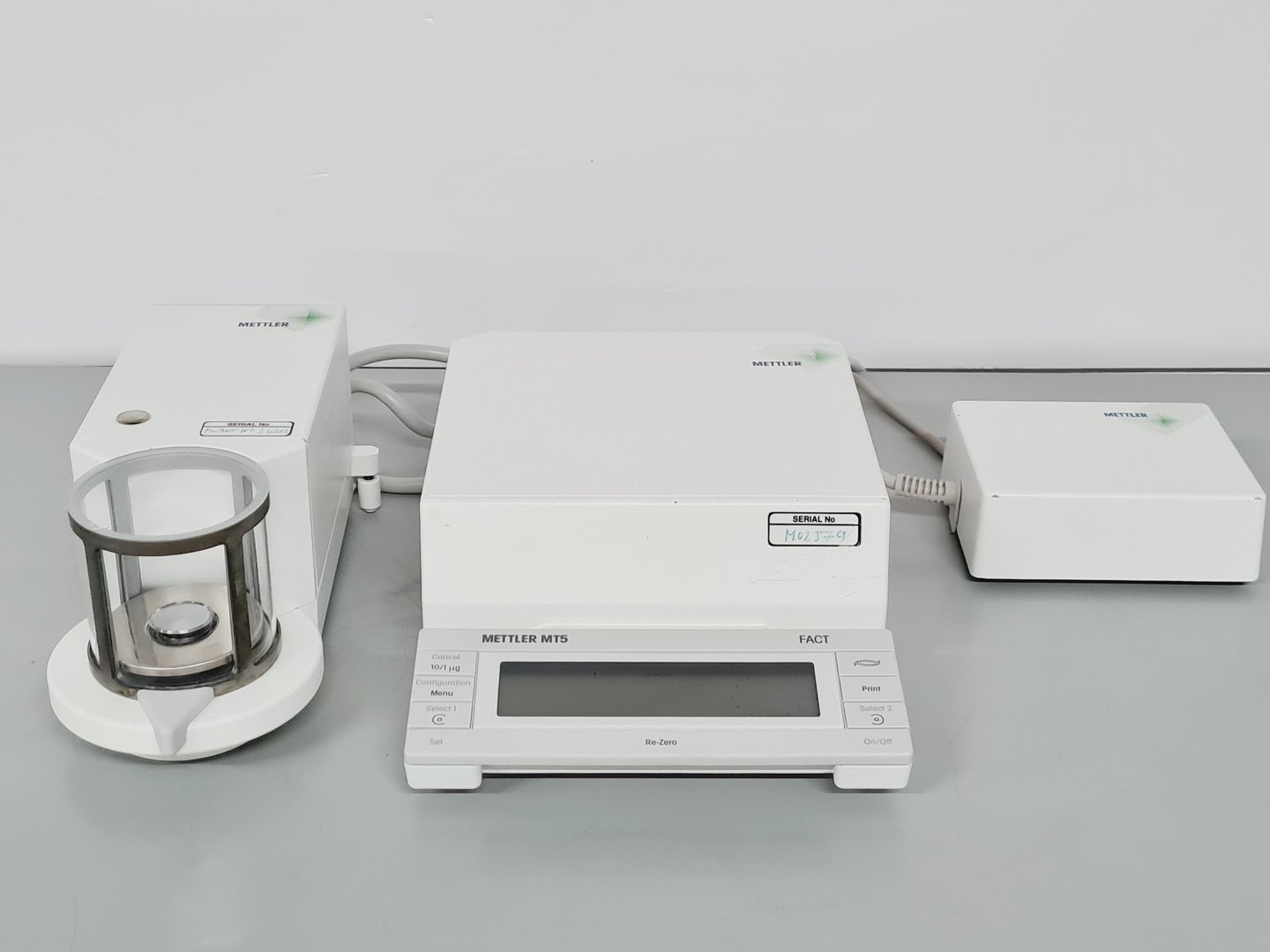 Image of Mettler Toledo MT5 Analytical Microbalance Lab