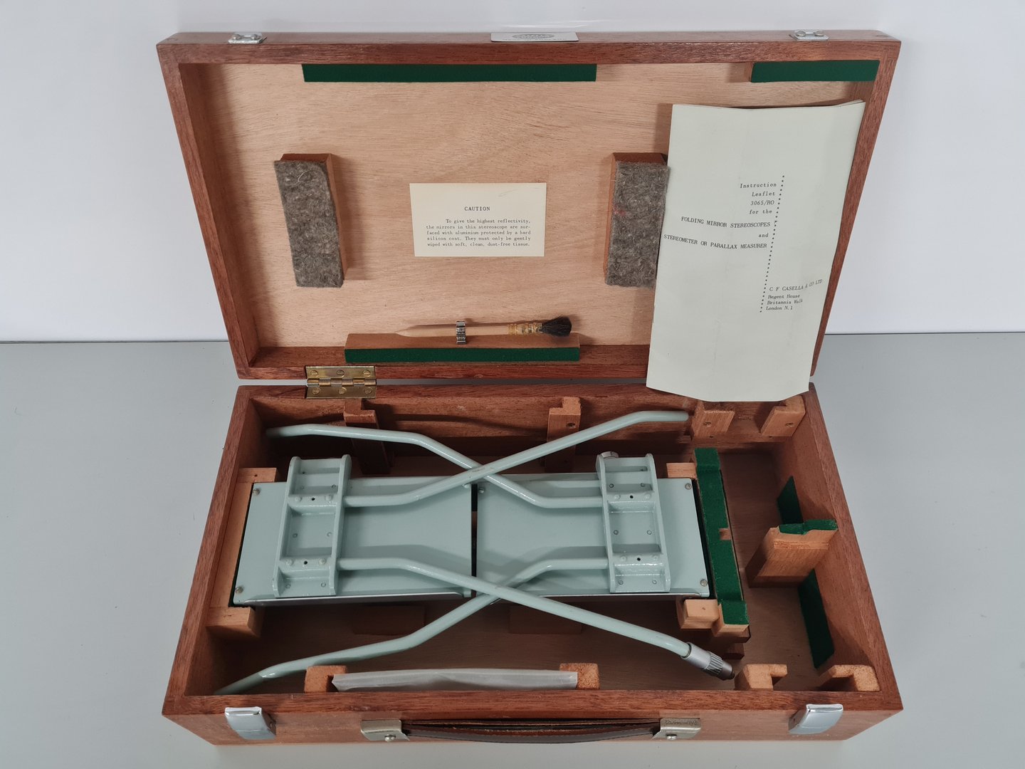 Image of Casella London Folding Mirror Stereoscope & Casela 916 Parallax Bar Lab