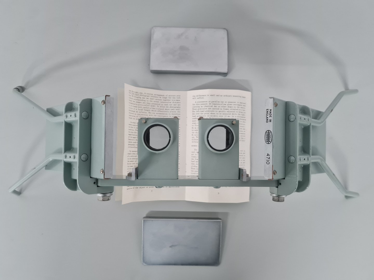 Image of Casella London Folding Mirror Stereoscope & Casela 916 Parallax Bar Lab