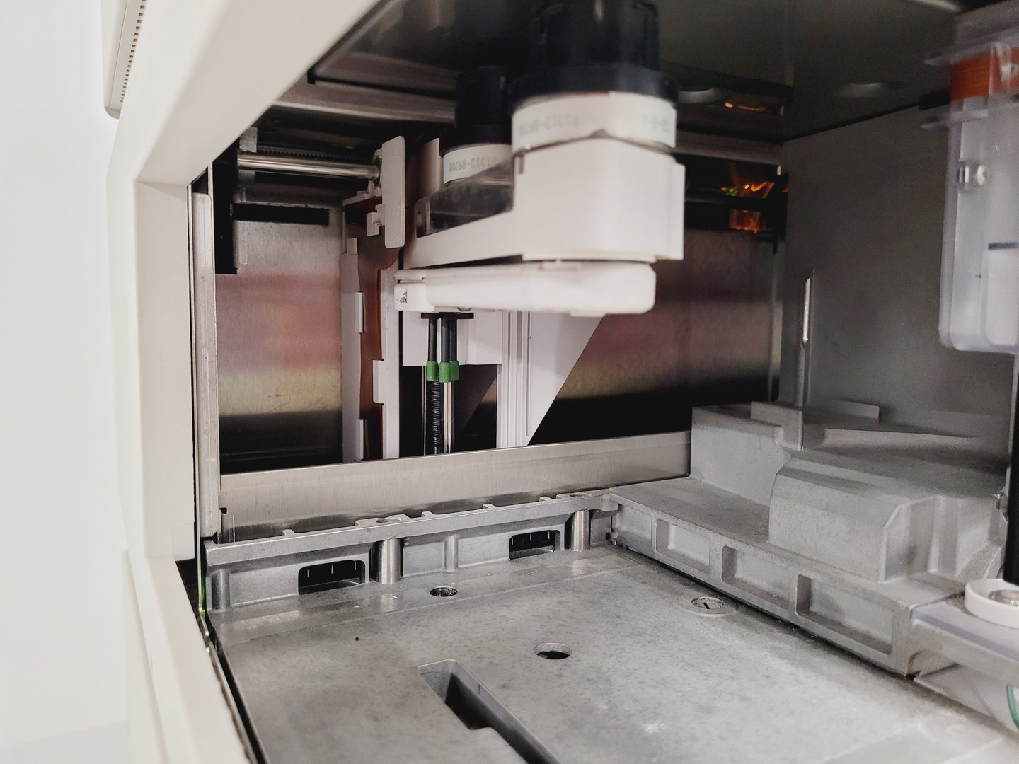 Image of Hewlett Packard 1100 Series HPLC System G1311A G1313A G1316A G1314A G1322A Lab