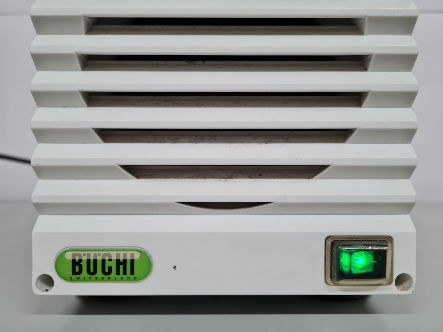 Image of BUCHI Vac V-500 Diaphragm Vacuum Pump