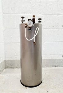 Thumbnail image of Newport Corporation Pneumatic Vibration Isolation Optics Table KL-A 244x122x91