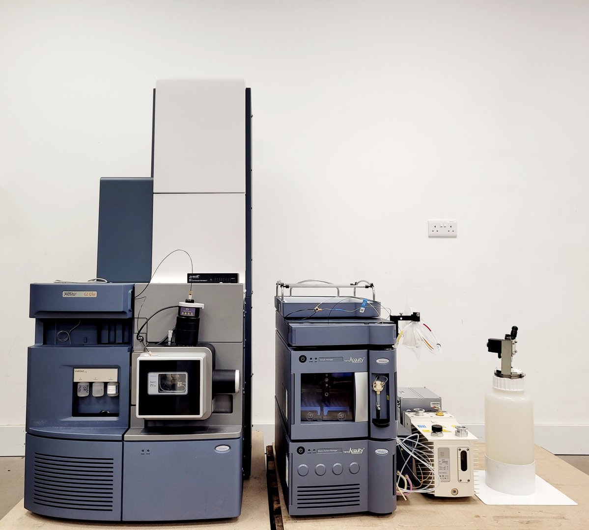 Waters Xevo G2 Q-Tof LC-MS Mass Spectrometer with Acquity UPLC Lab