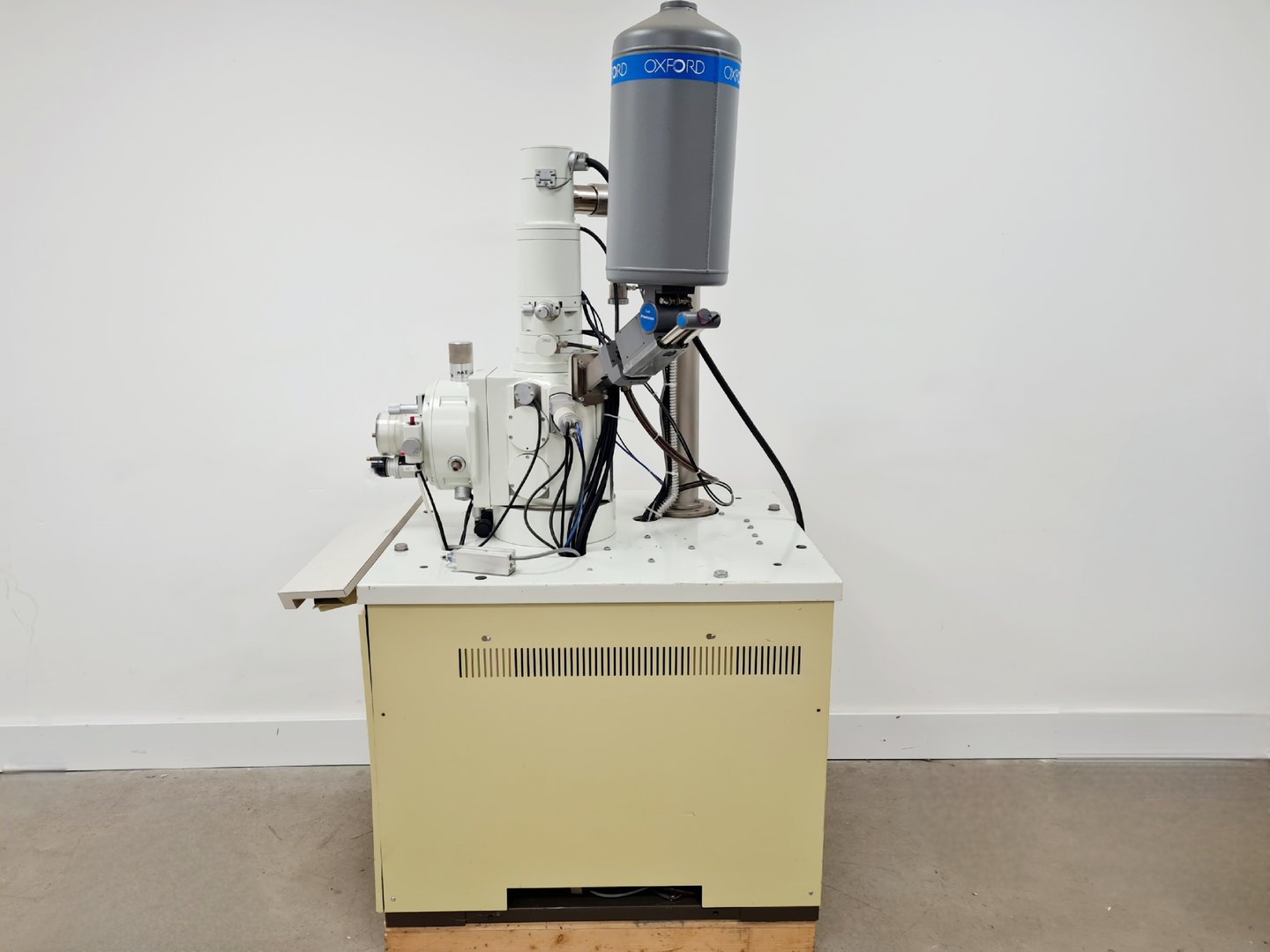 Image of JEOL JSM 840A  SEM Scanning Electron Microscope System (No Control Panel)