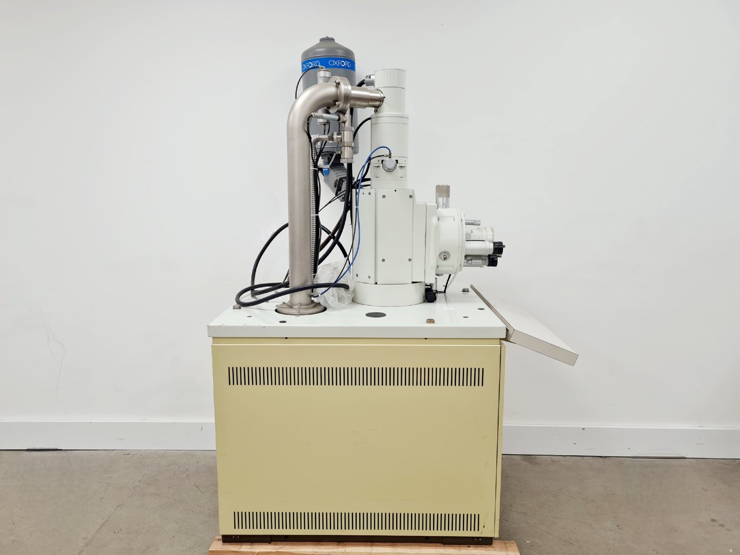 Image of JEOL JSM 840A  SEM Scanning Electron Microscope System (No Control Panel)