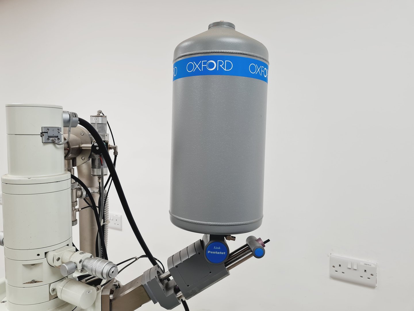 Image of JEOL JSM 840A  SEM Scanning Electron Microscope System (No Control Panel)