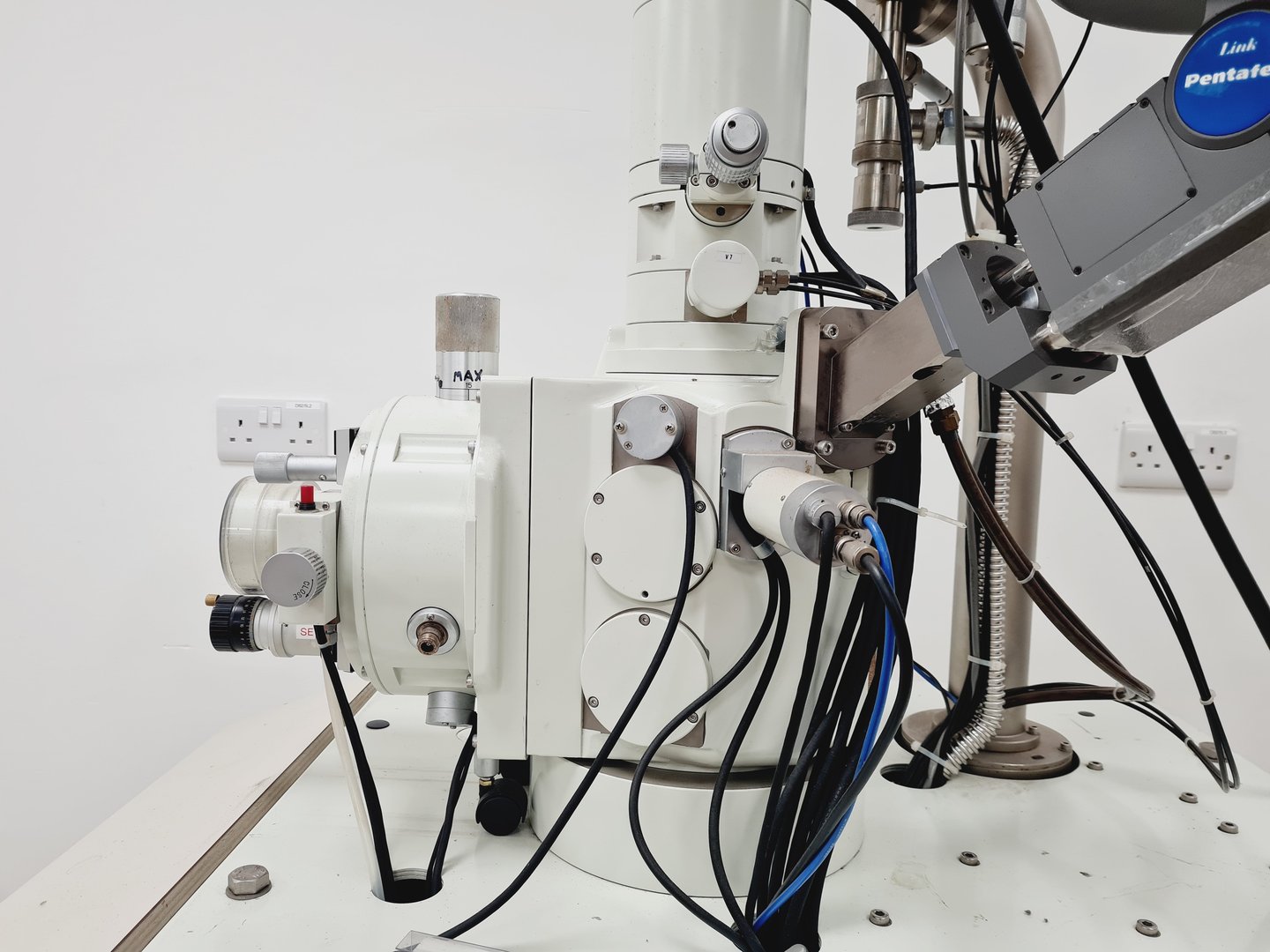 Image of JEOL JSM 840A  SEM Scanning Electron Microscope System (No Control Panel)