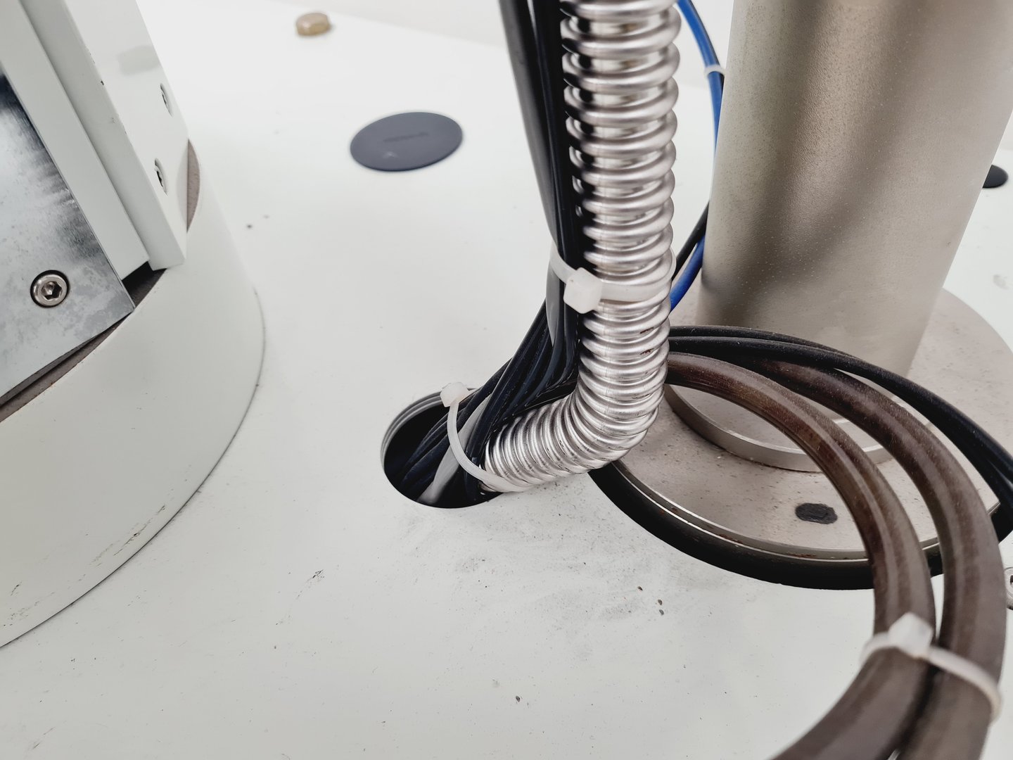 Image of JEOL JSM 840A  SEM Scanning Electron Microscope System (No Control Panel)