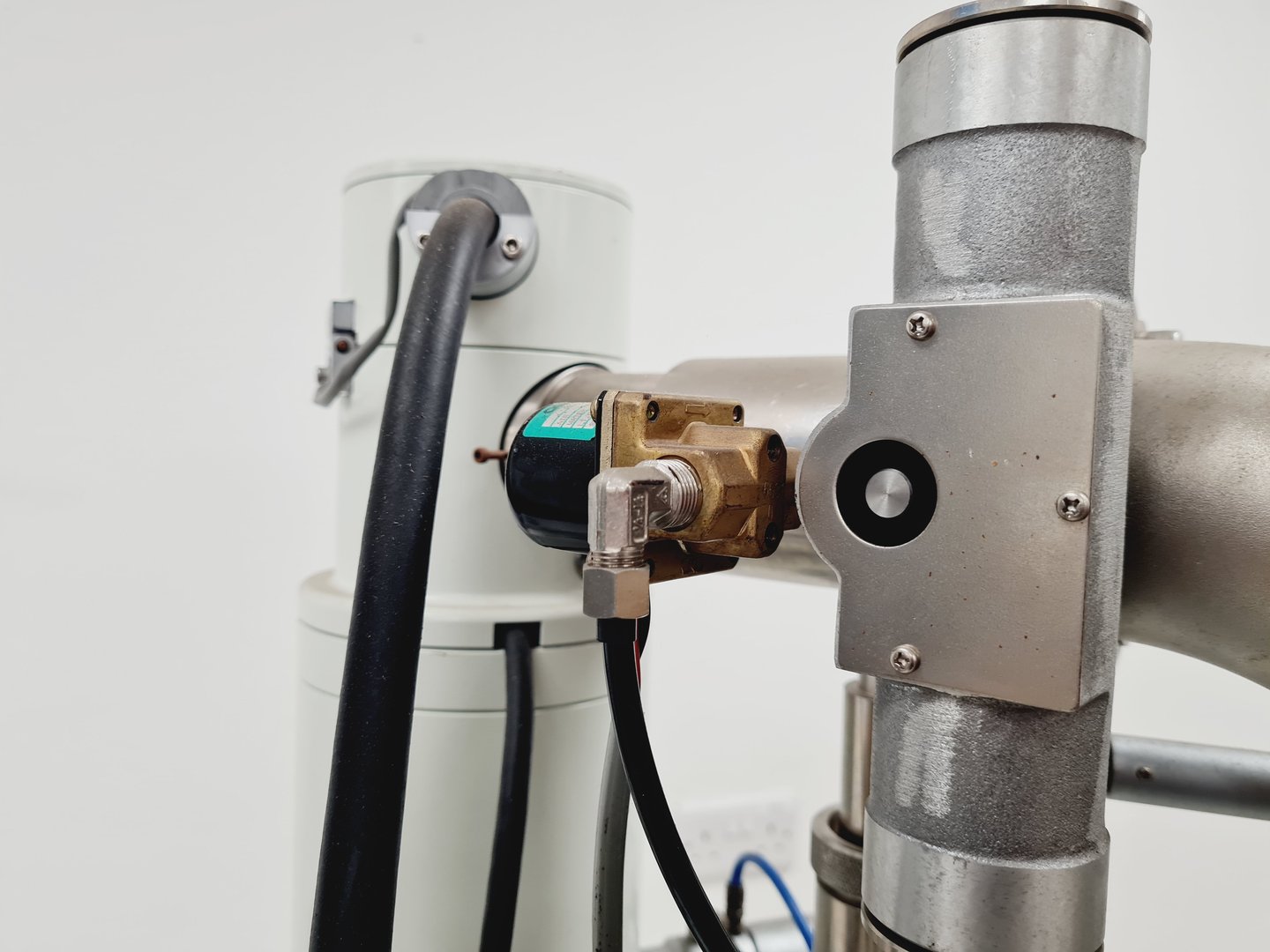 Image of JEOL JSM 840A  SEM Scanning Electron Microscope System (No Control Panel)