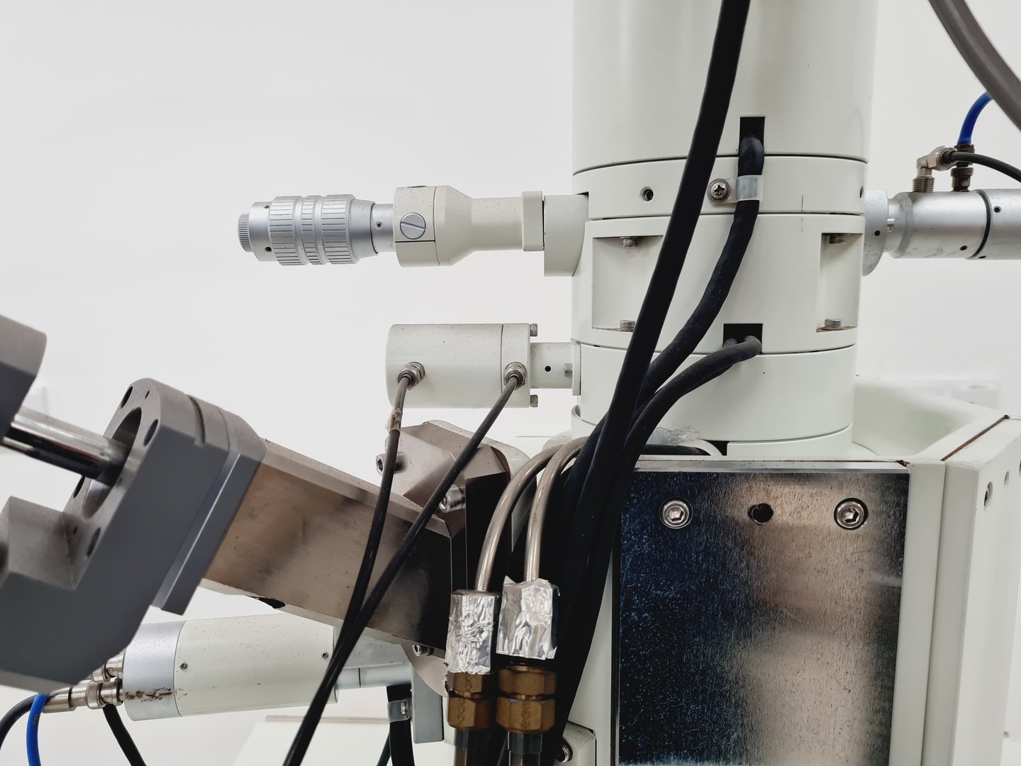 Image of JEOL JSM 840A  SEM Scanning Electron Microscope System (No Control Panel)