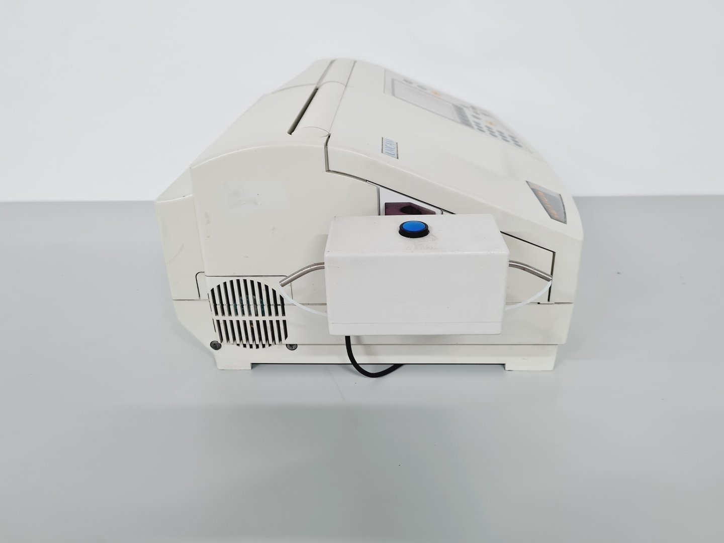 Image of Unicam Helios Alpha Spectrophotometer Lab