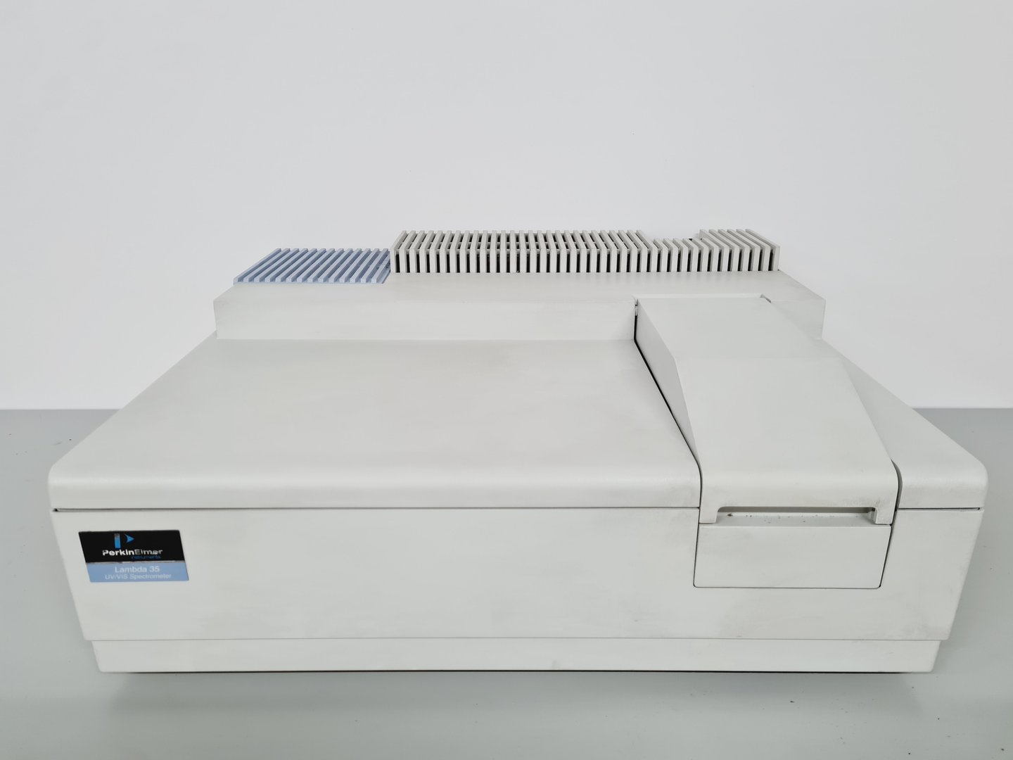 Image of Perkin Elmer Model Lambda 35 UV/VIS Spectrophotometer Lab