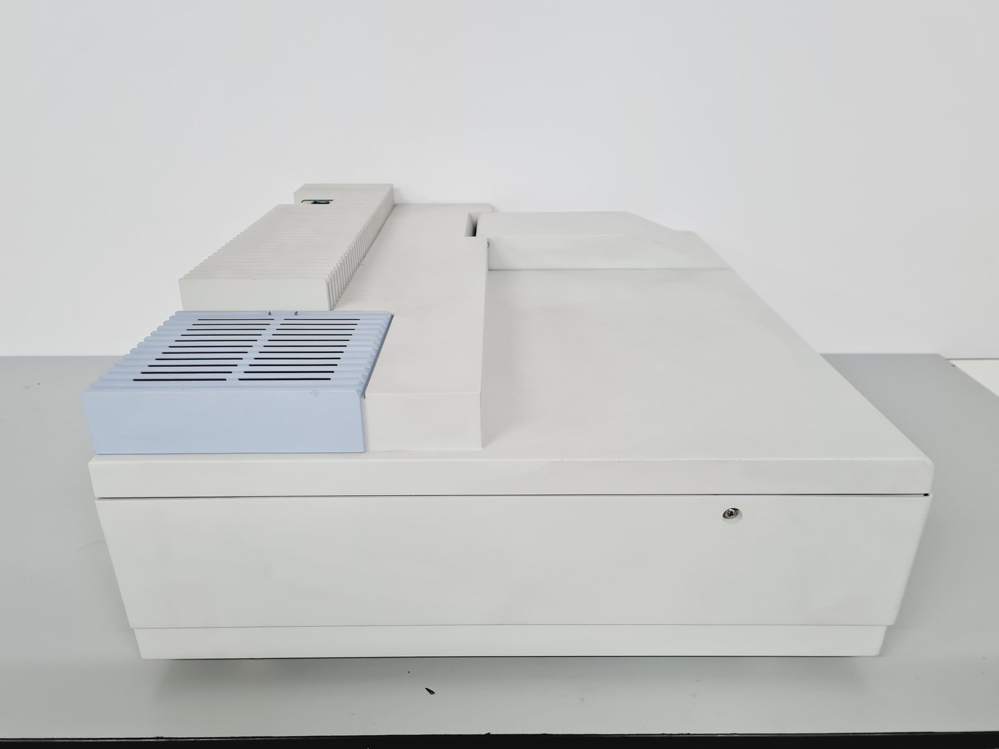 Image of Perkin Elmer Model Lambda 35 UV/VIS Spectrophotometer Lab