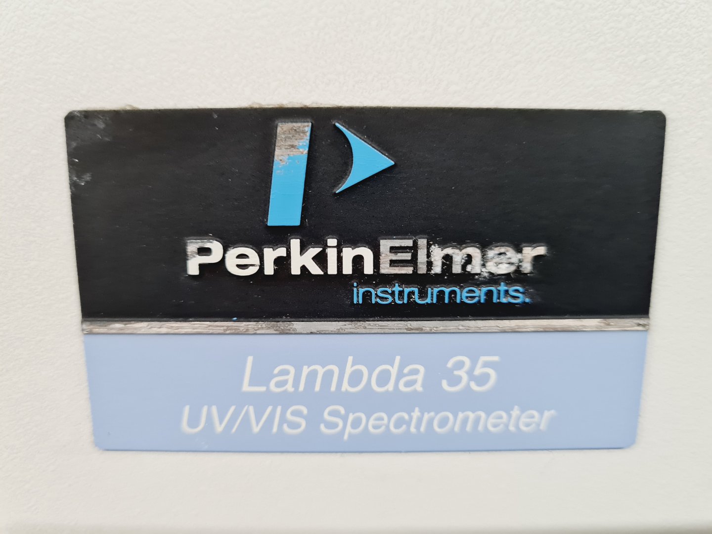 Image of Perkin Elmer Model Lambda 35 UV/VIS Spectrophotometer Lab