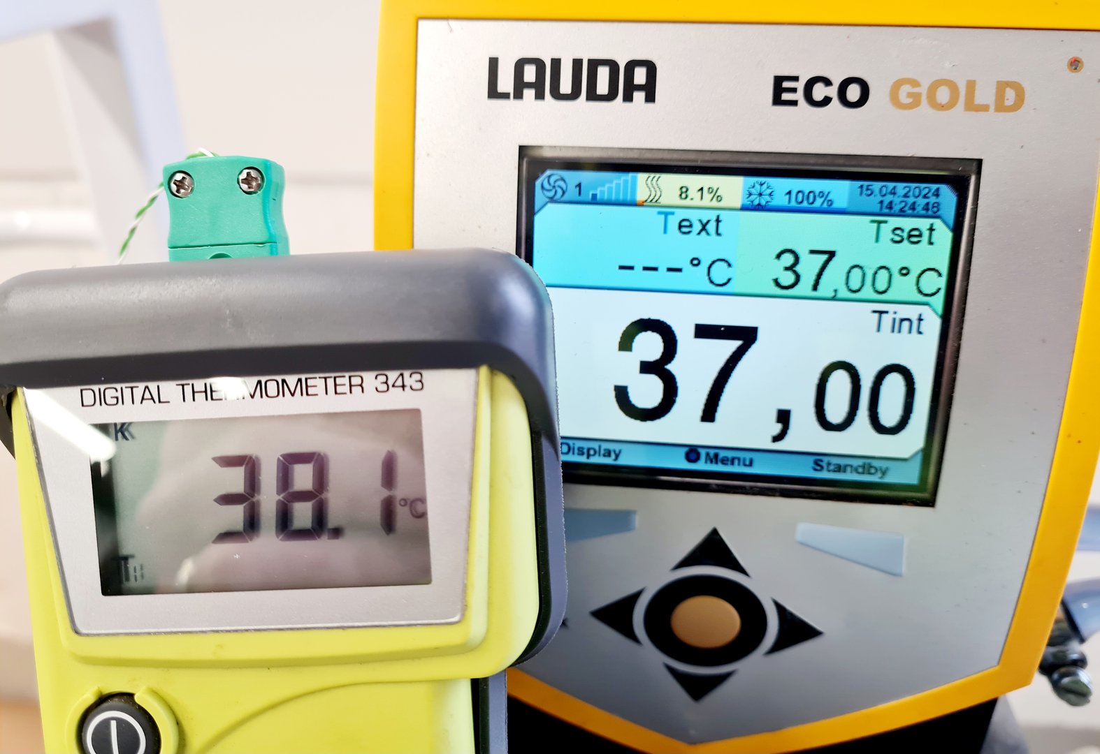 Image of Lauda Eco Gold with Lauda Eco RE 420 G Water Bath Lab