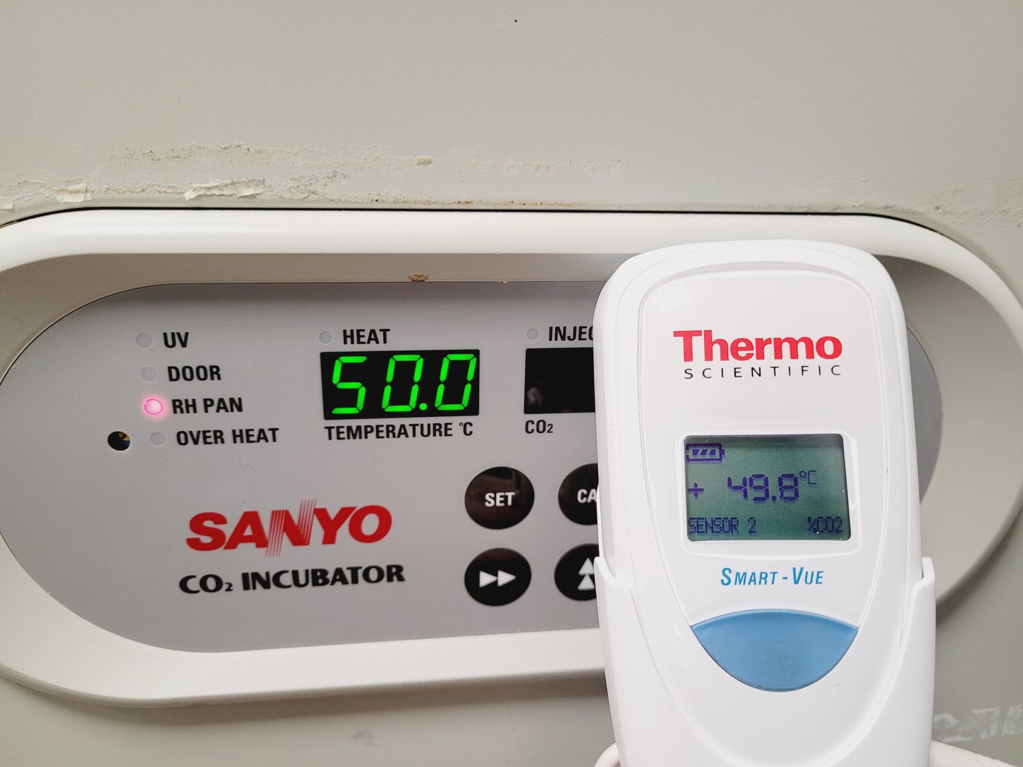 Image of Sanyo MCO-18AC CO2 Incubator Lab