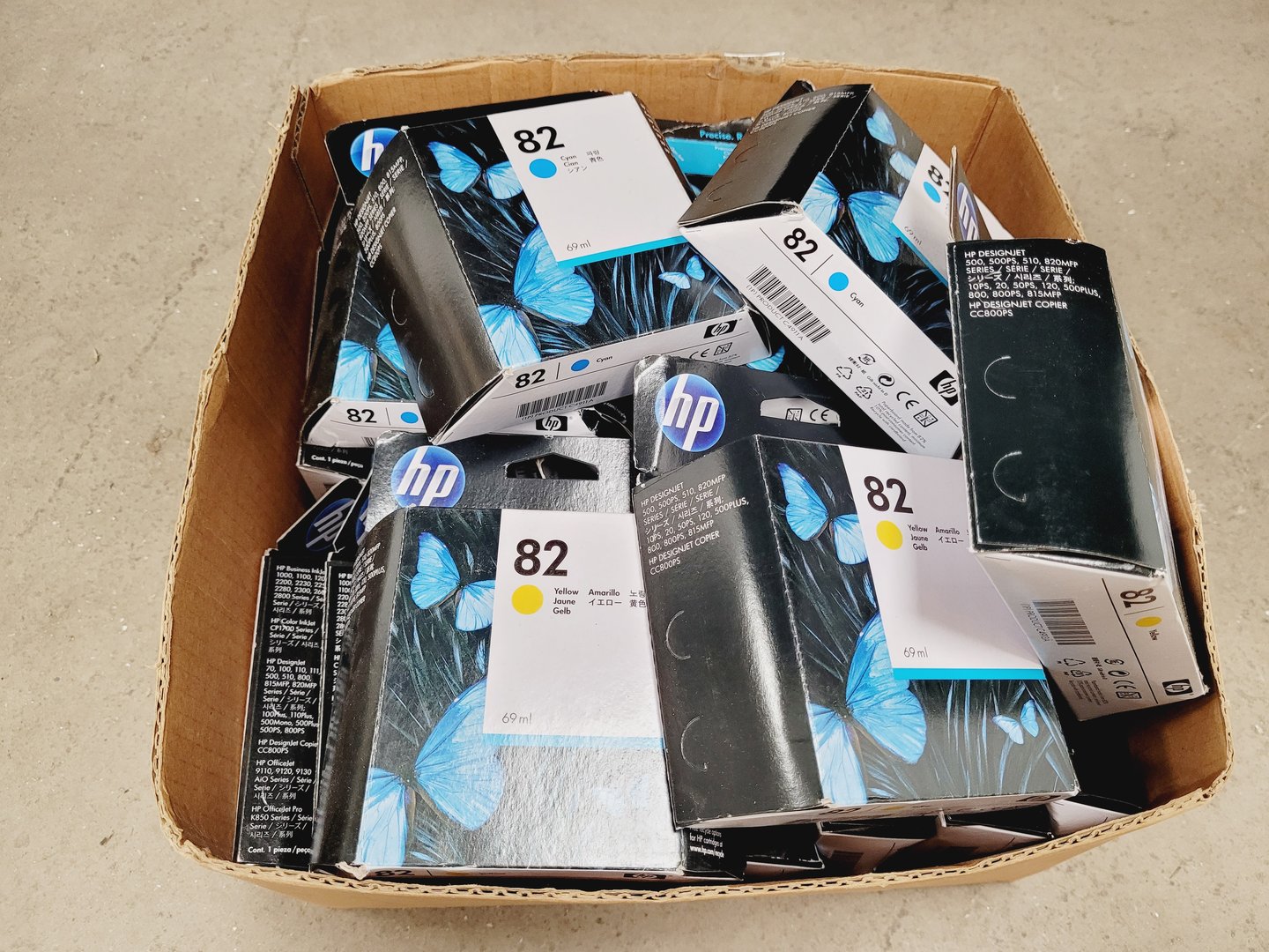 Image of HP Designjet 800ps C7780C with a Full Set of Ink Cartridges