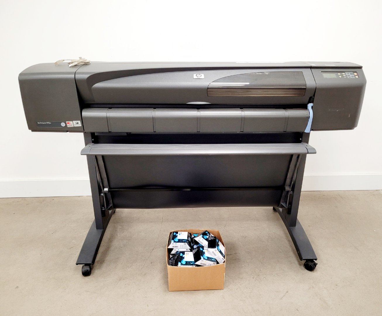 Image of HP Designjet 800ps C7780C with a Full Set of Ink Cartridges