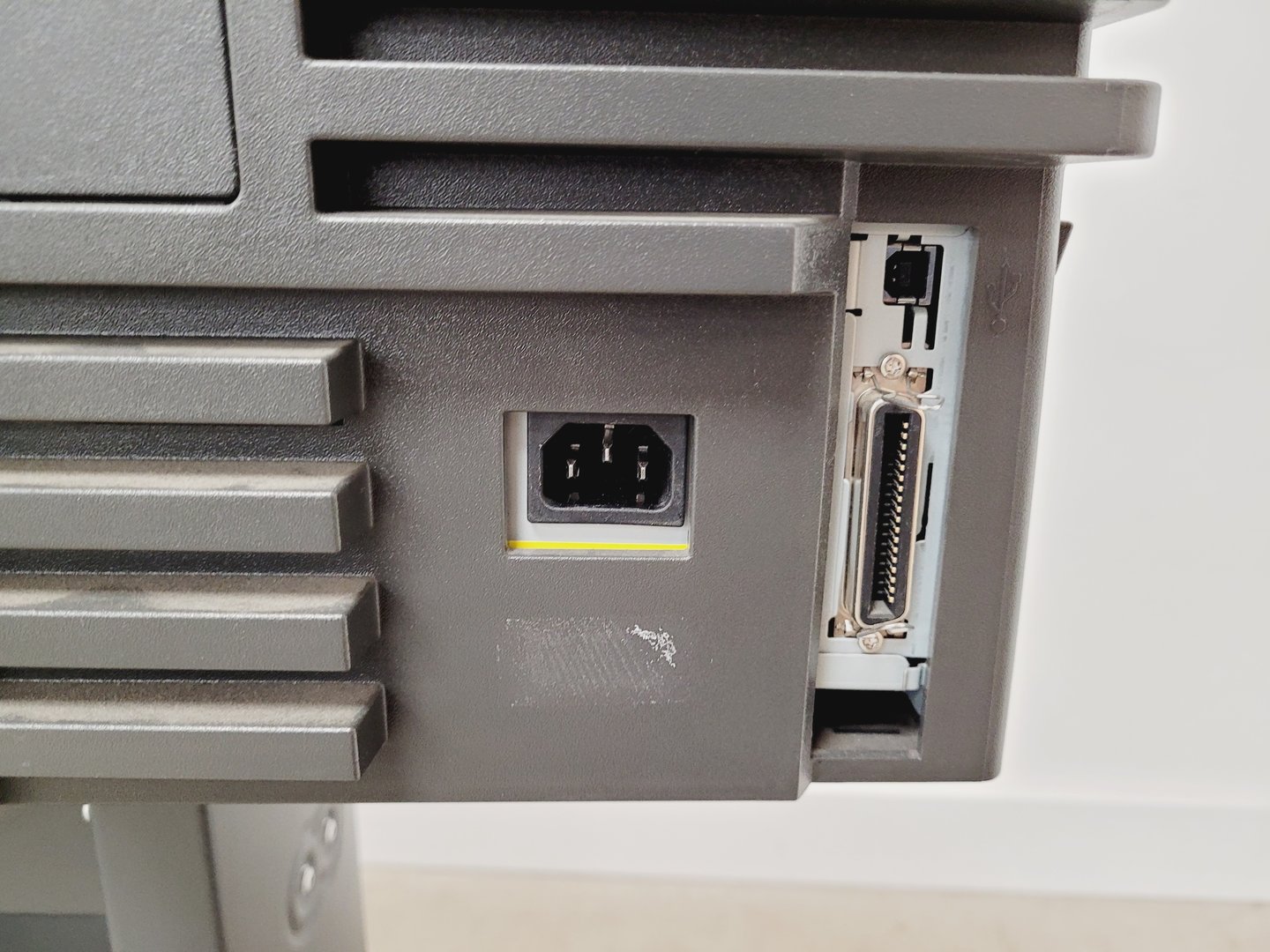 Image of HP Designjet 800ps C7780C with a Full Set of Ink Cartridges