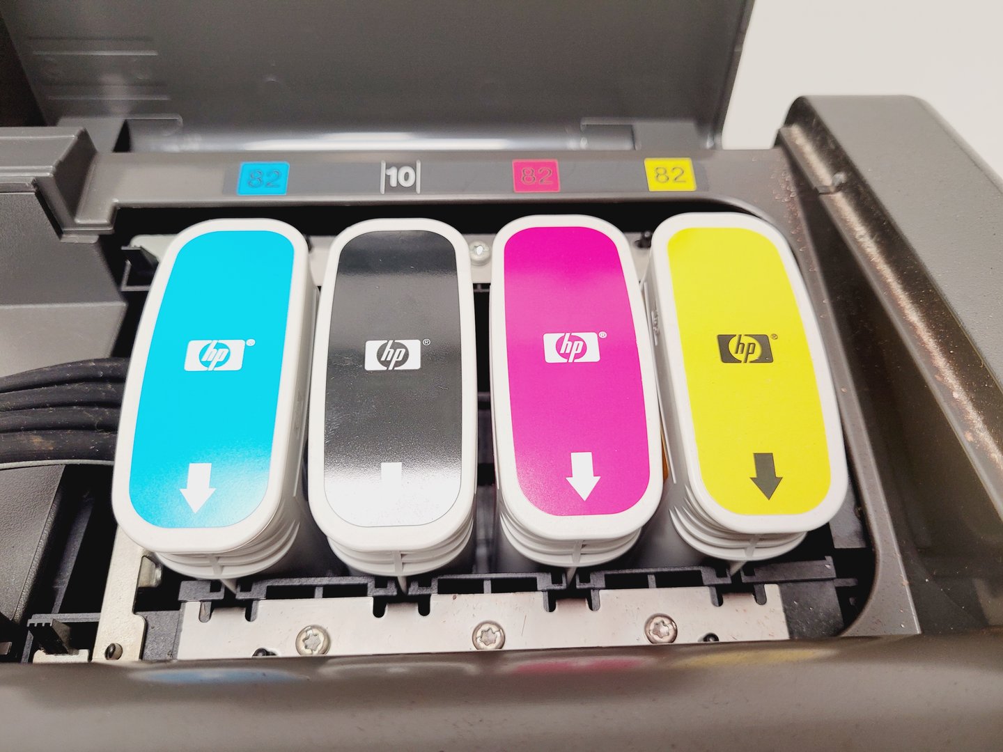 Image of HP Designjet 800ps C7780C with a Full Set of Ink Cartridges