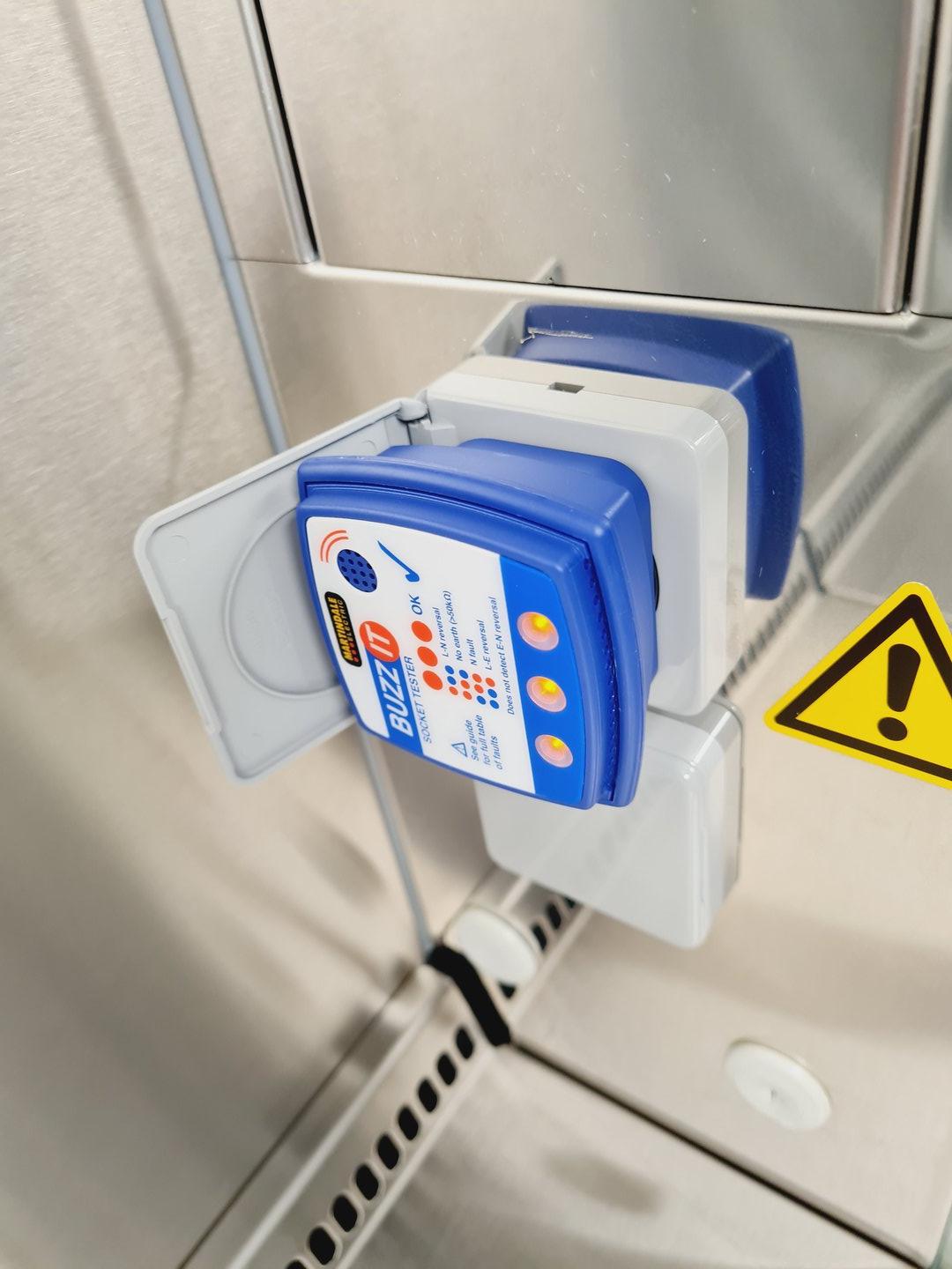 Image of Thermo Fisher Class 2 Safe 2020 1.5 Biological Safety Cabinet Lab