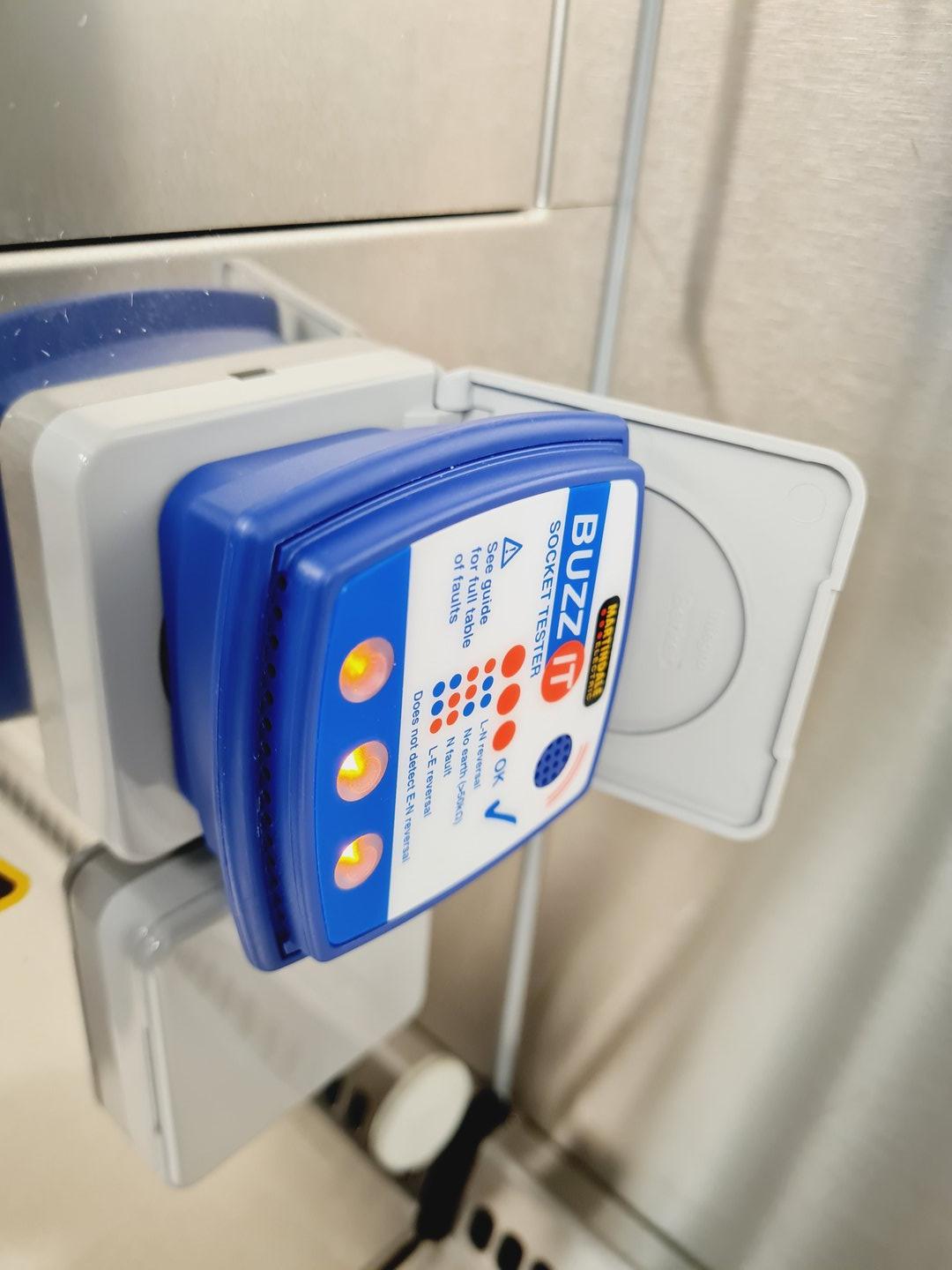 Image of Thermo Fisher Class 2 Safe 2020 1.5 Biological Safety Cabinet Lab