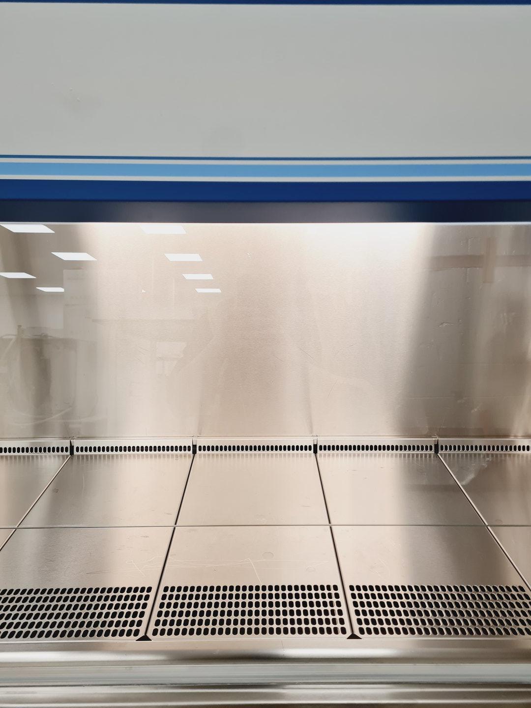 Image of Thermo Fisher Model Safe 2020 1.5 Class 2 Biological Safety Cabinet Lab