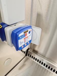 Thumbnail image of Thermo Fisher Safe 2020 1.2 Class 2 Biological Safety Cabinet Lab