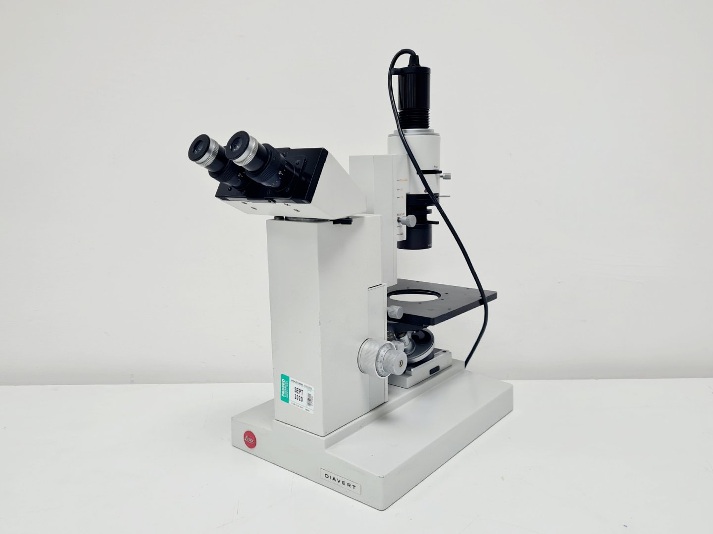 Leitz Diavert Inverted Microscope
