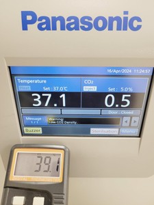 Thumbnail image of Panasonic MCO-170AICD-PE CO2 Incubator Lab