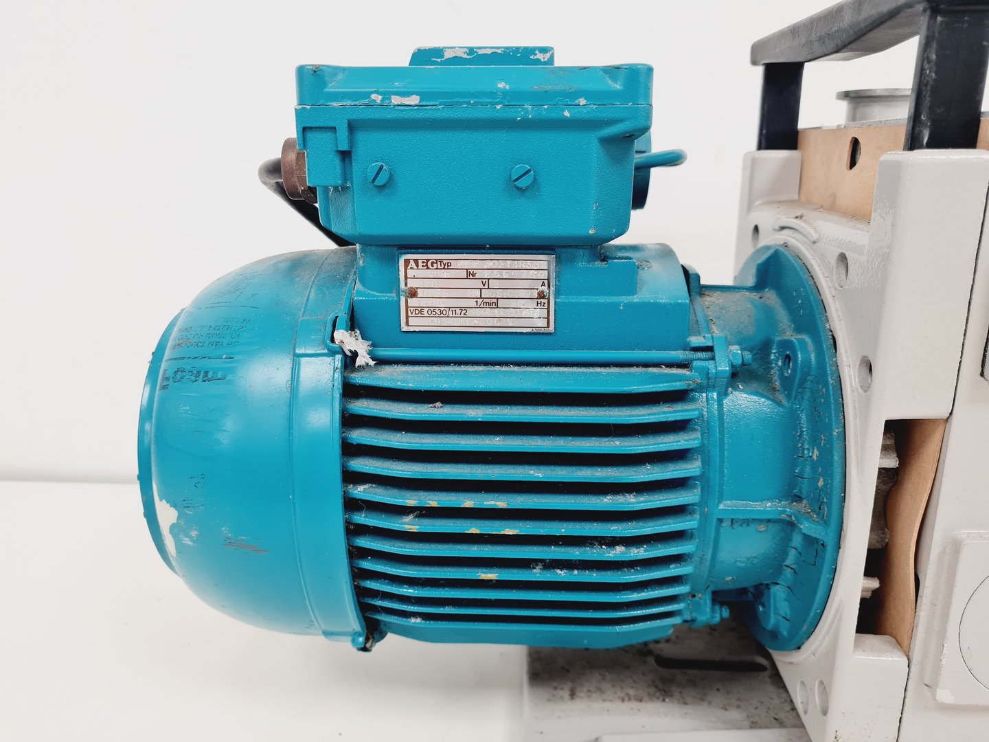 Image of Leybold S16B/WS Trivac Rotary Vane Vacuum Pump