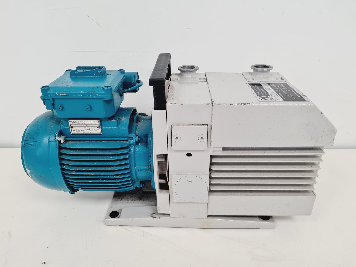 Image of Leybold S16B/WS Trivac Rotary Vane Vacuum Pump