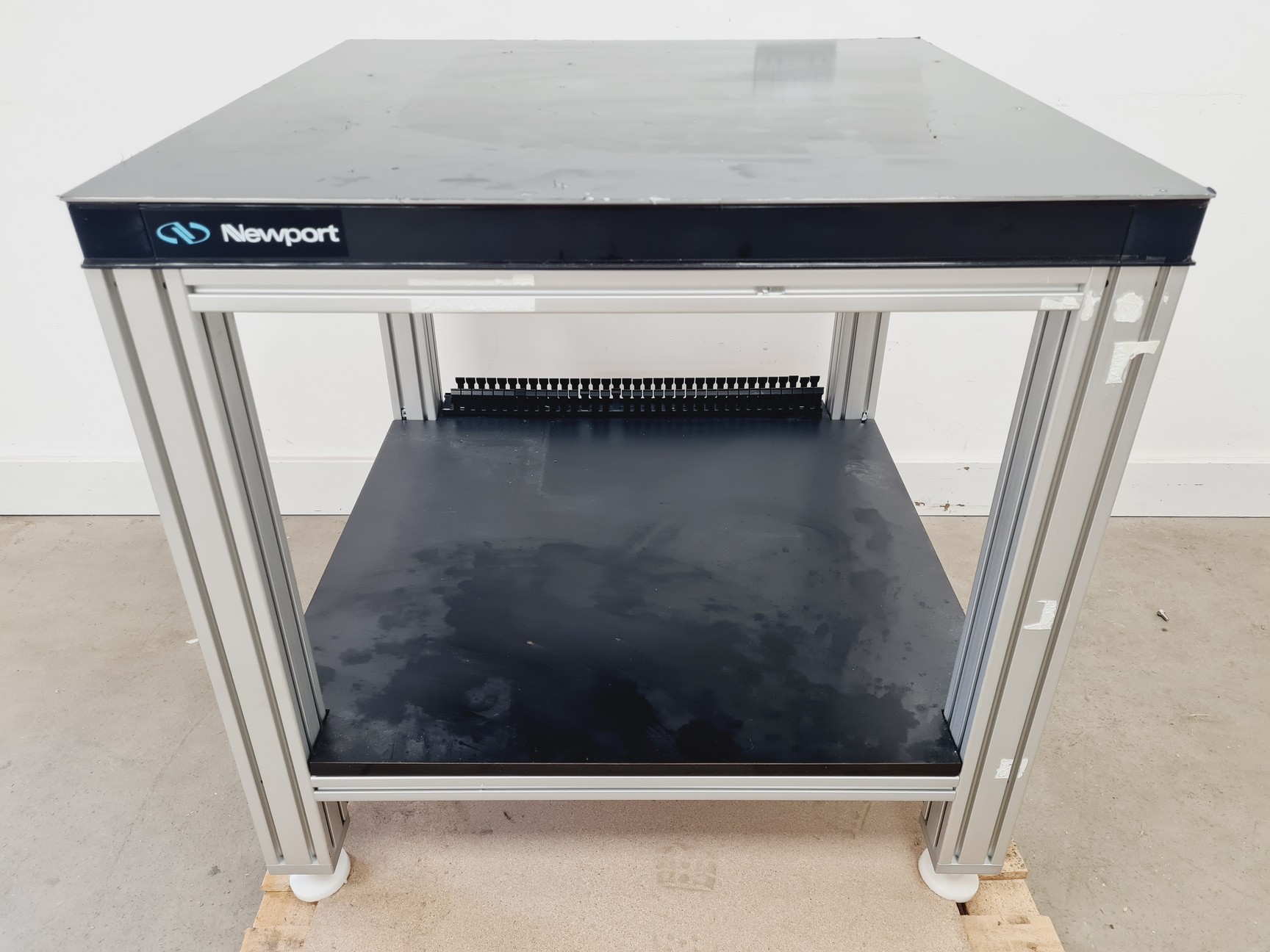 Image of Newport Anti-Vibration Table 90x90x90cm