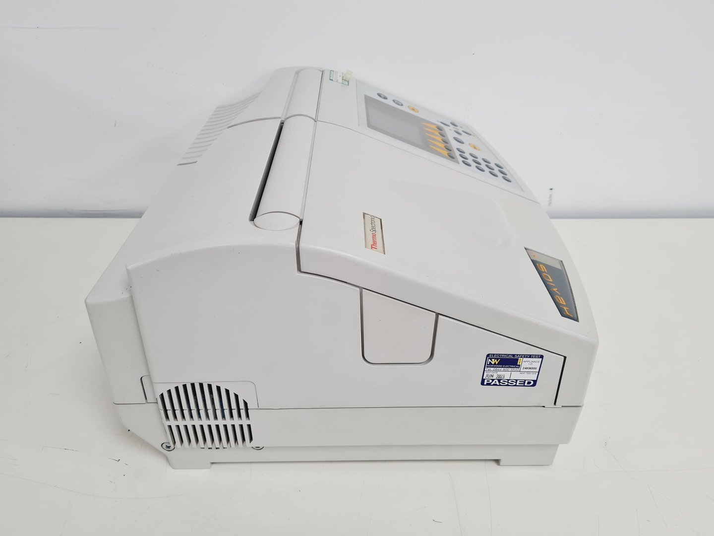 Image of Thermo Scientific Helios Y Gamma UV-VIS Spectrophotometer Lab