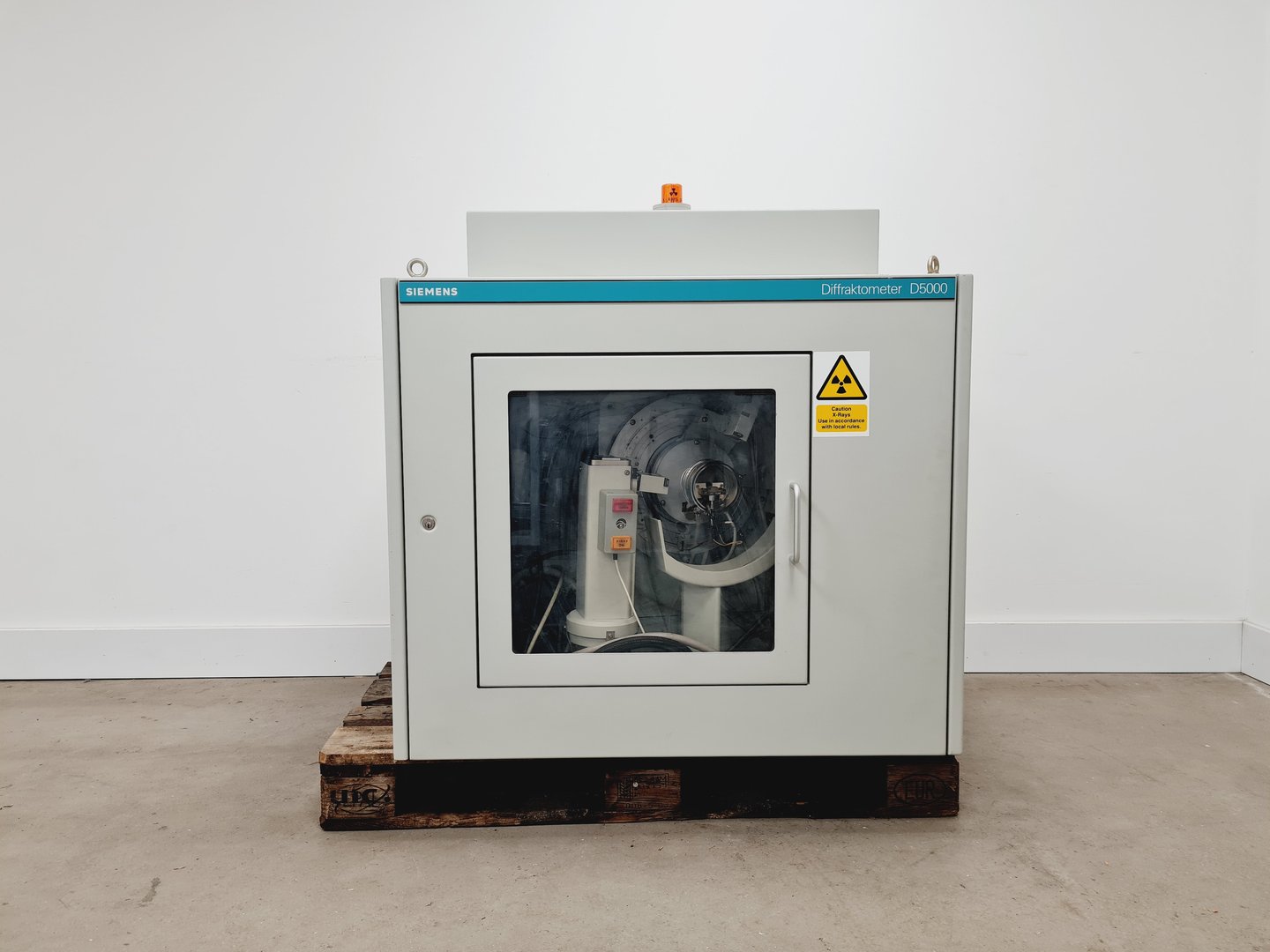 Image of  Siemens D5000 X-ray Powder Diffraction (XRD) System Lab