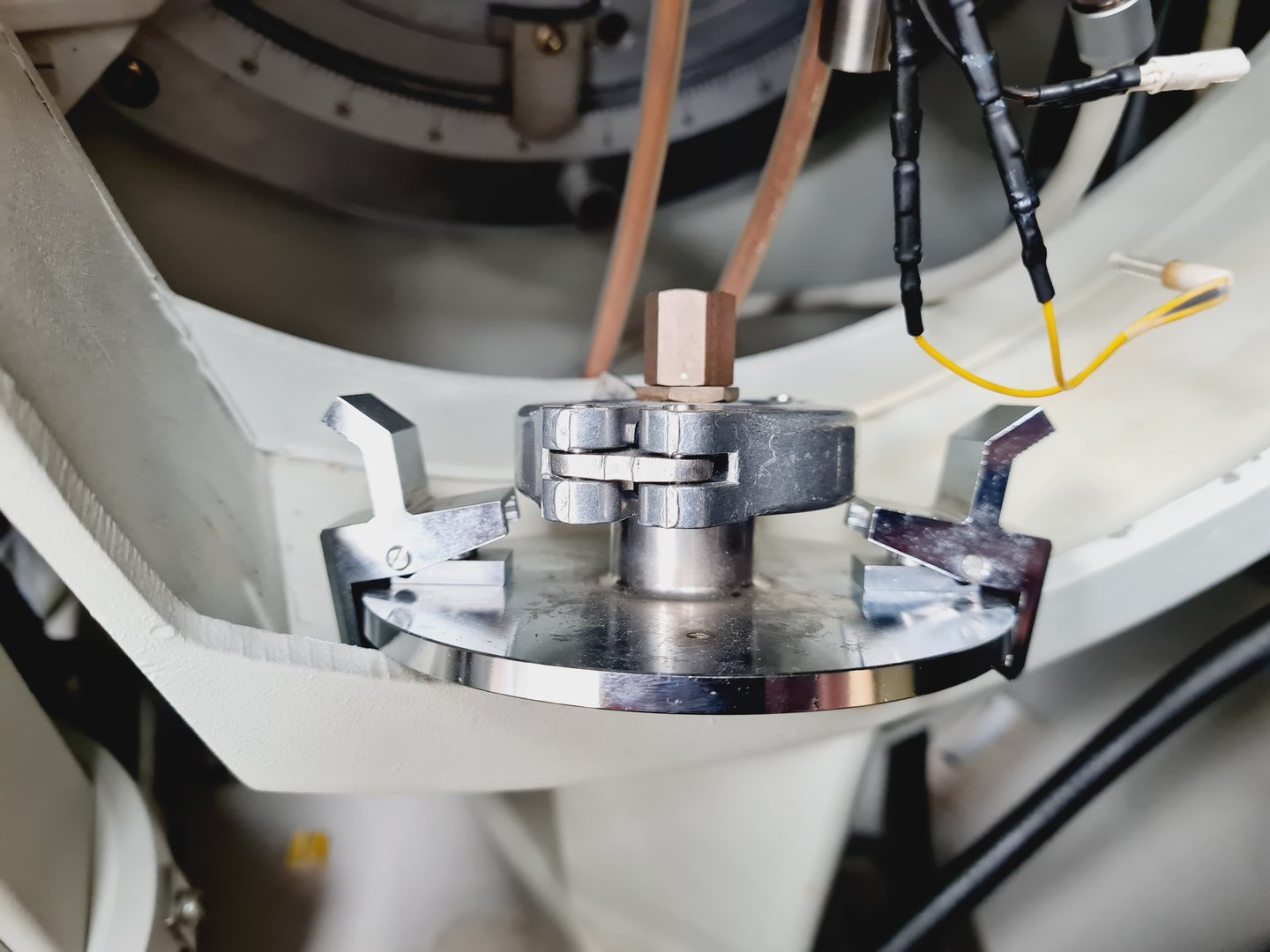 Image of  Siemens D5000 X-ray Powder Diffraction (XRD) System Lab