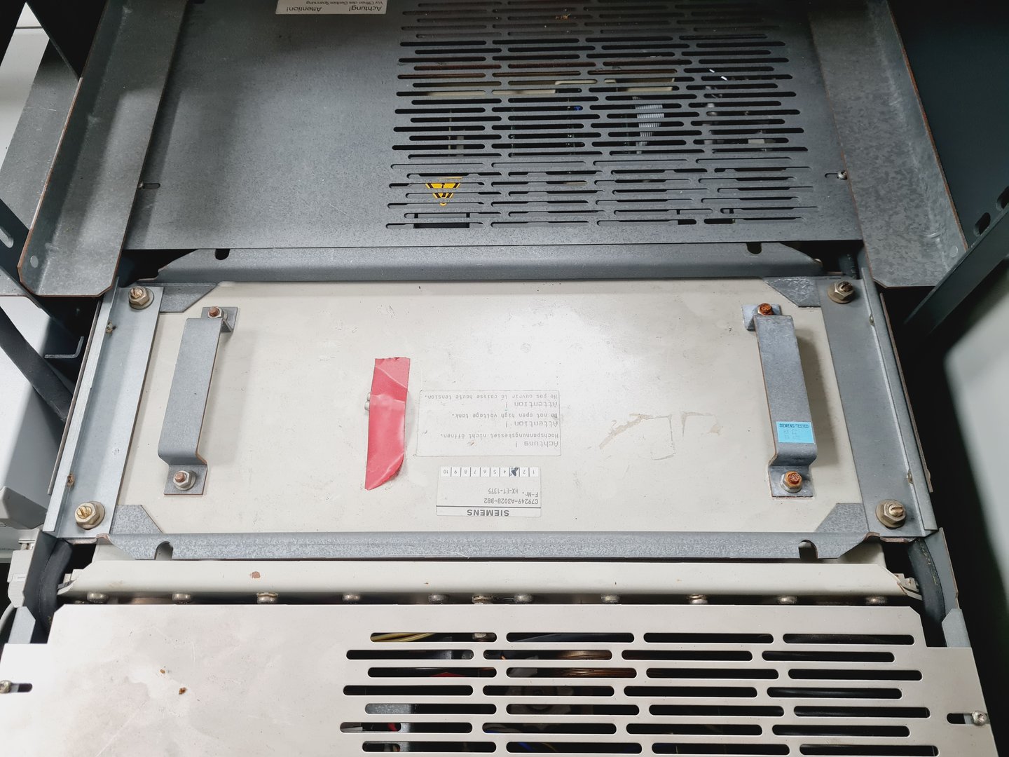 Image of  Siemens D5000 X-ray Powder Diffraction (XRD) System Lab