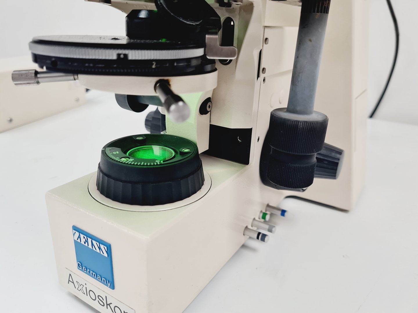 Image of Carl Zeiss Axioskop El Einsatz Fluorescence Microscope w/ 5 Objectives