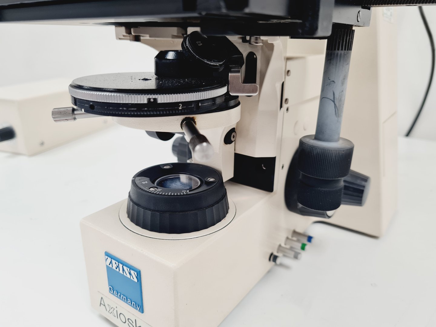 Image of Carl Zeiss Axioskop El Einsatz Fluorescence Microscope w/ 5 Objectives