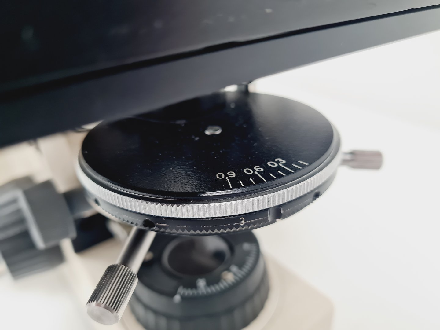 Image of Carl Zeiss Axioskop El Einsatz Fluorescence Microscope w/ 5 Objectives
