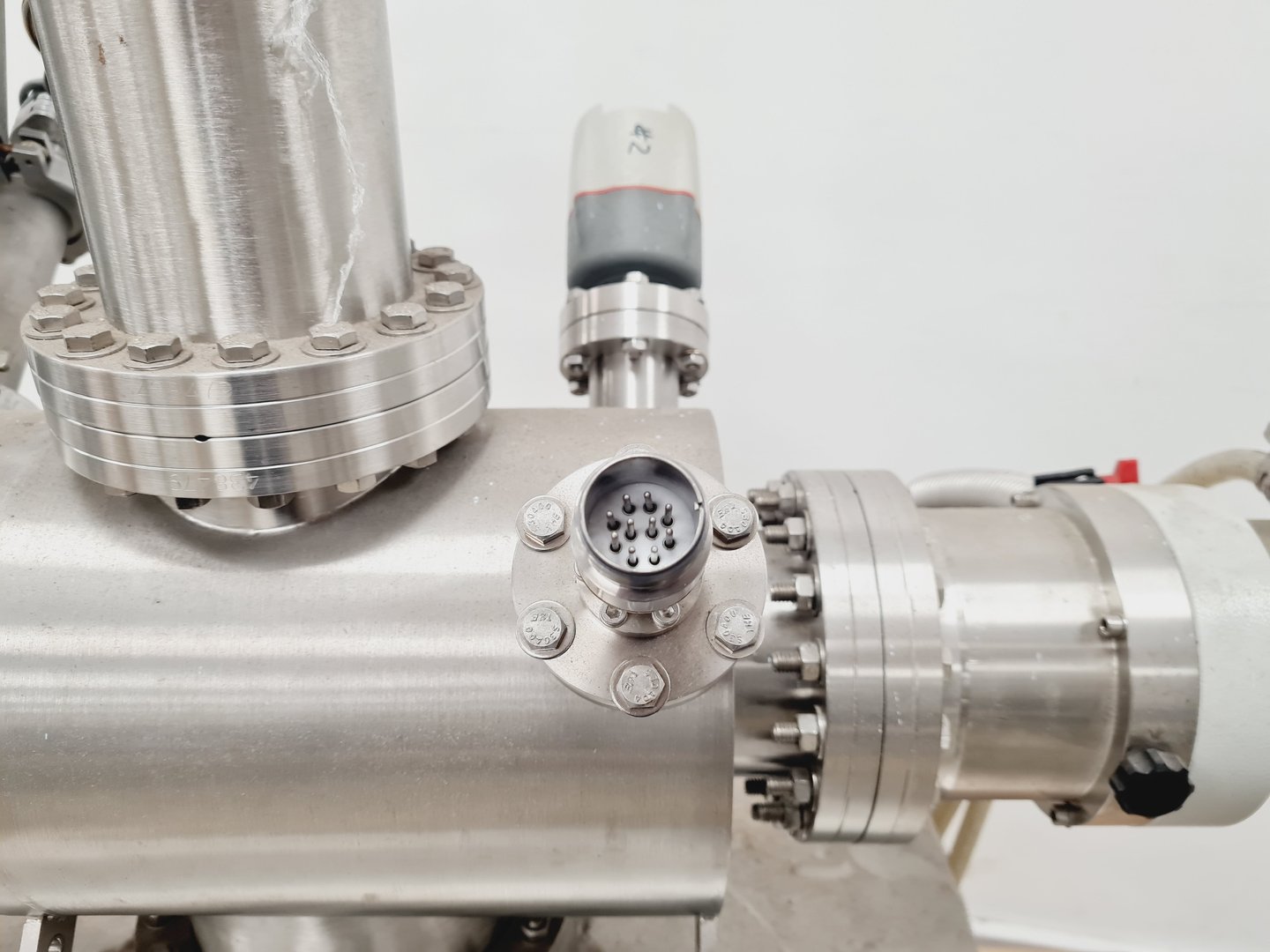 Image of ABB Extrel Mass Spectrometer Quadruple Mass w/ Pumps, Chiller & Various Parts