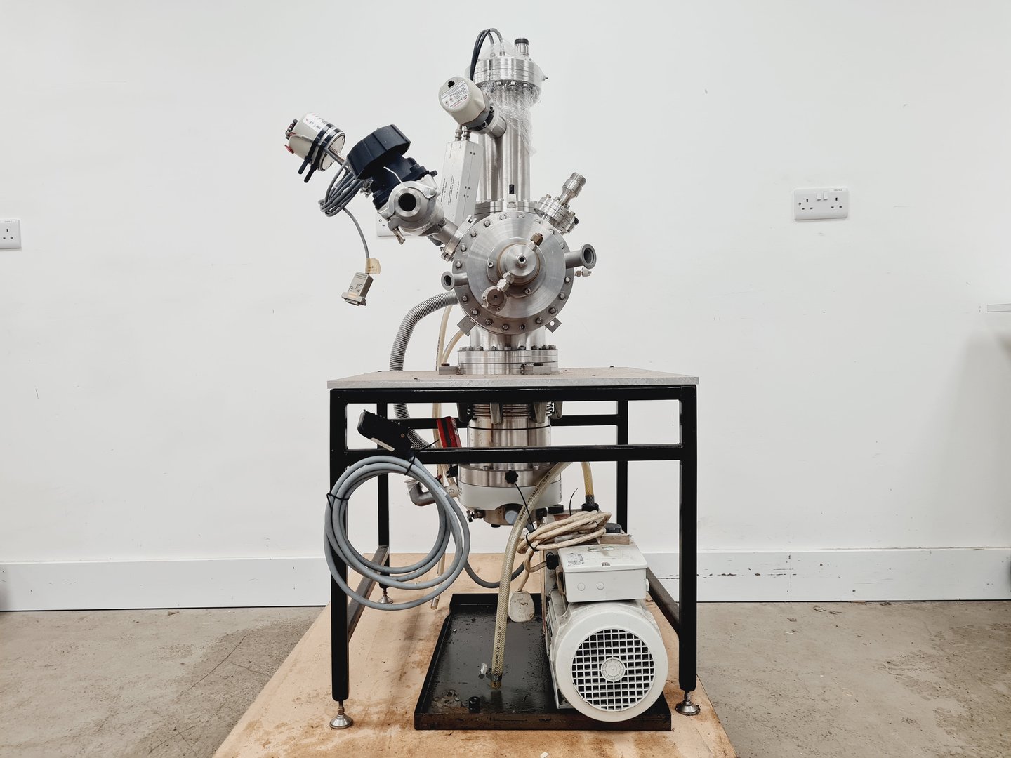 Image of ABB Extrel Mass Spectrometer Quadruple Mass w/ Pumps, Chiller & Various Parts