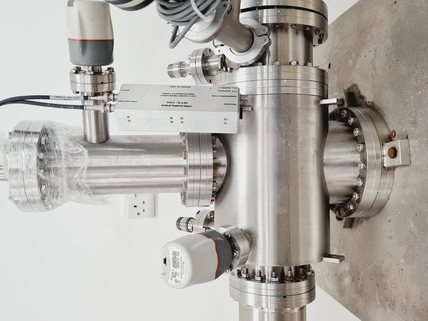 Image of ABB Extrel Mass Spectrometer Quadruple Mass w/ Pumps, Chiller & Various Parts