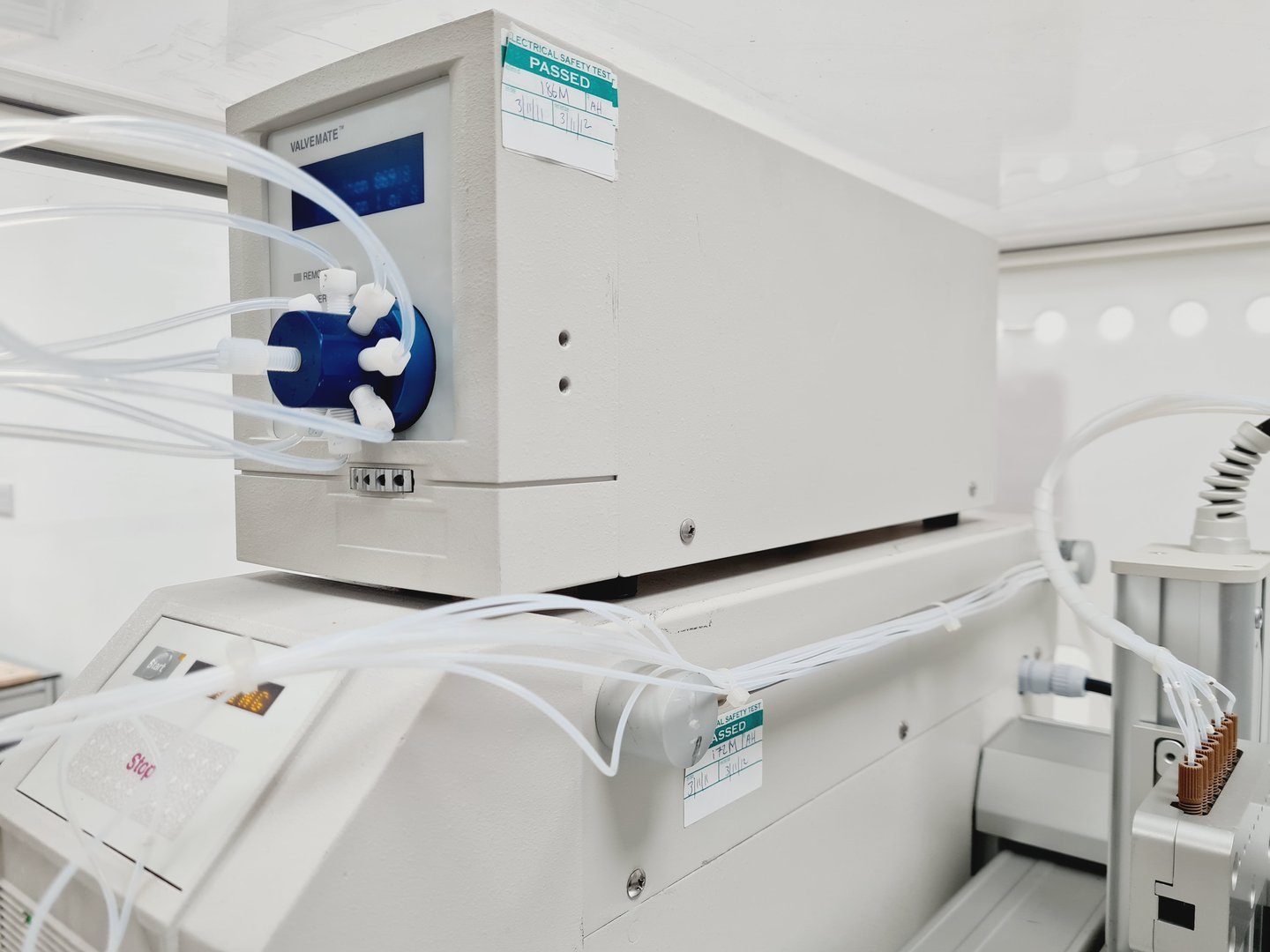 Image of Amersham Biosciences Ettan Digestor System, 215 Liquid Handler, VALVEMATE