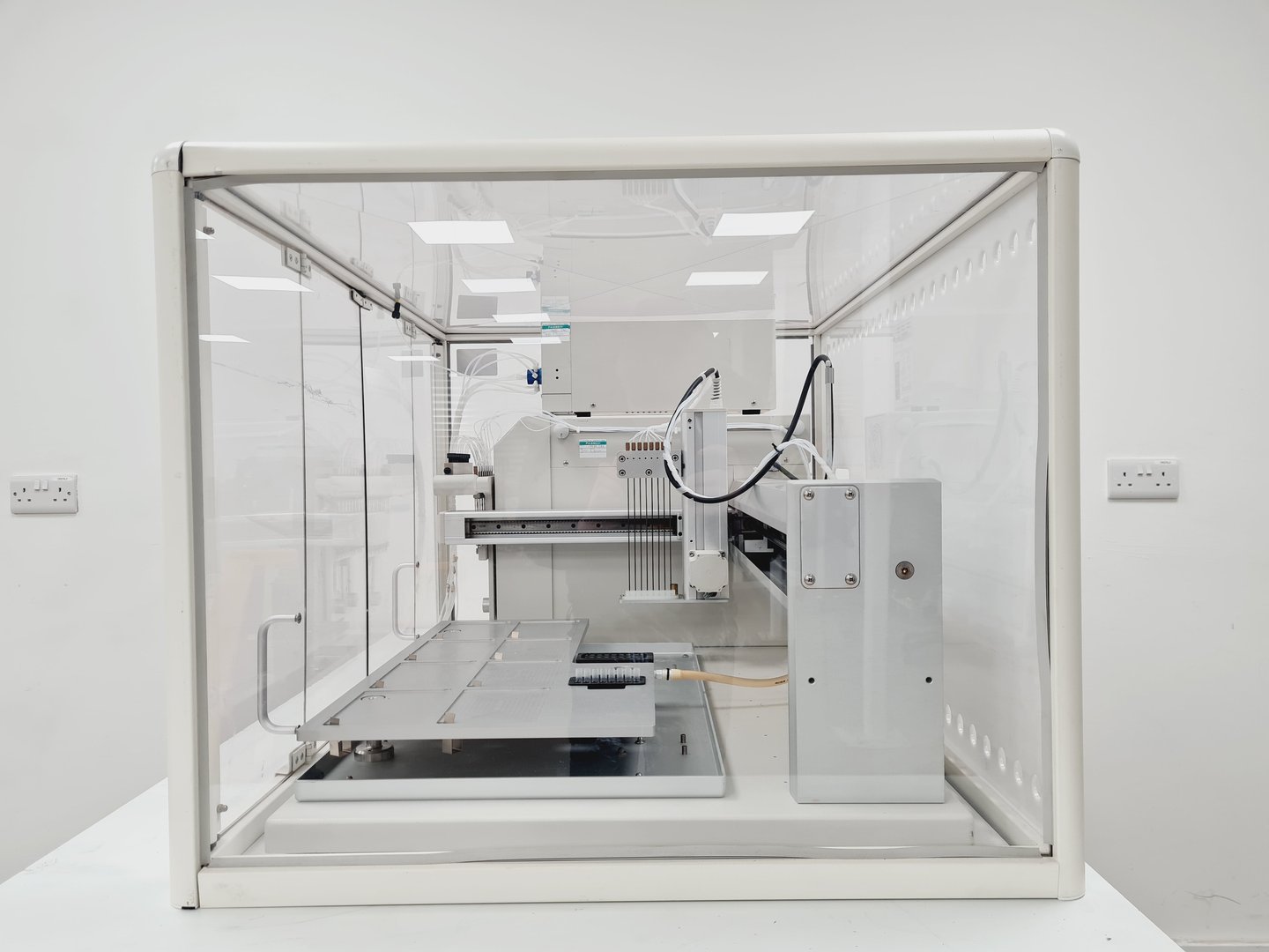 Image of Amersham Biosciences Ettan Digestor System, 215 Liquid Handler, VALVEMATE