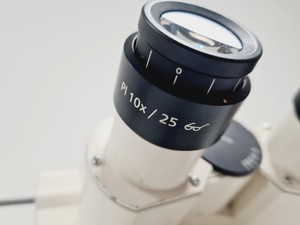 Thumbnail image of Zeiss Axioplan 2ie MOT Fluorescence Microscope w/ 4 Objectives Lab