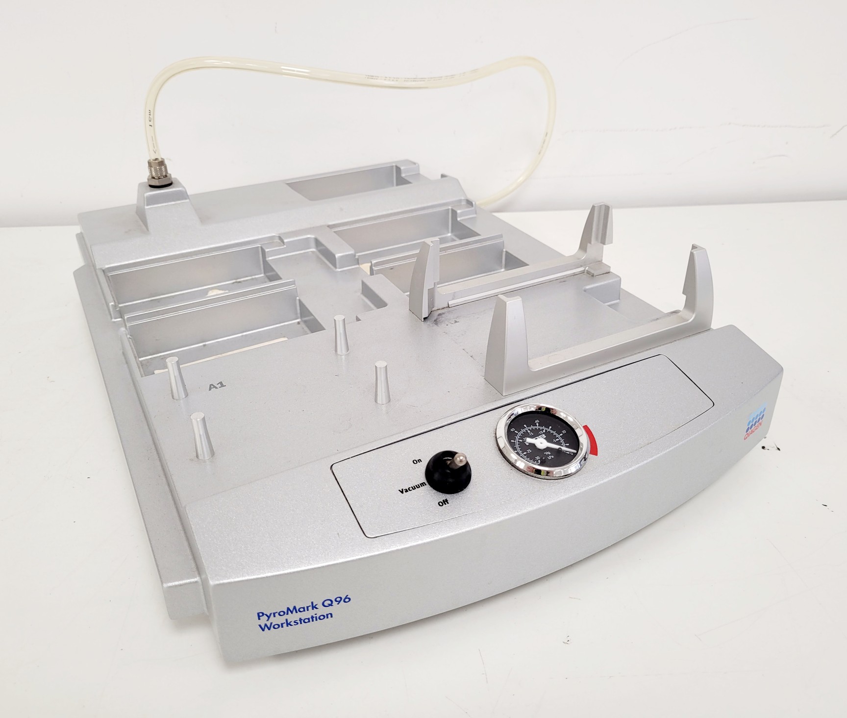 Image of Qiagen Pyromark Q96 ID + Vacuum Prep Worktable System Lab